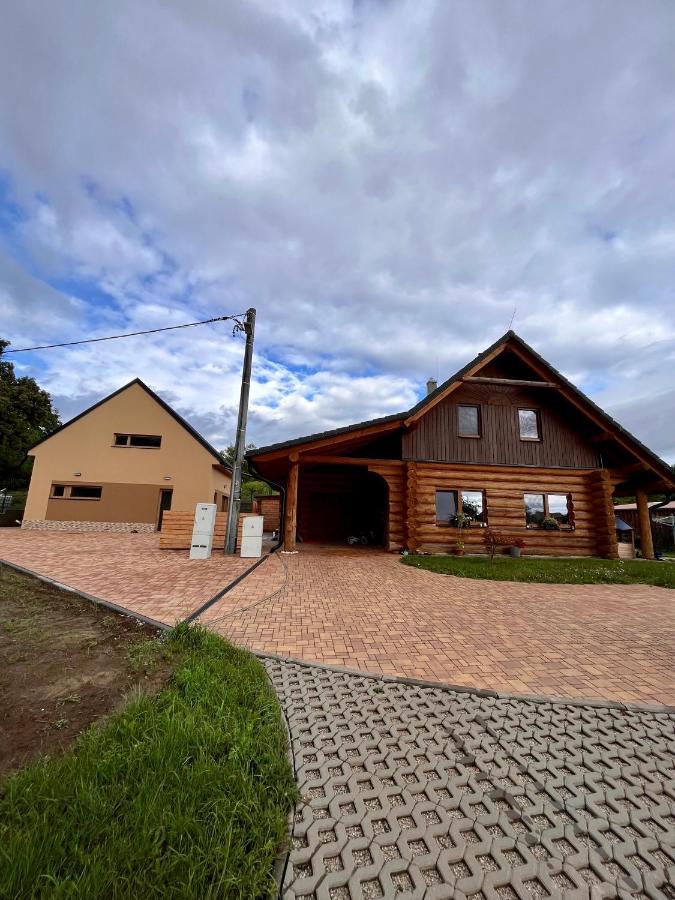 Moravany  U Srubu 아파트 외부 사진